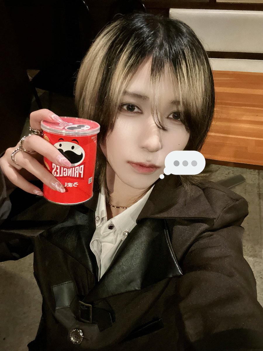kindradengineer's tweet photo. おきゅおわです
🥃🥃ごちでした😌
プリングルズ🍫やりたいけどフツーに5枚ぐらい食べました。うまい
お絵描き勝負してくれたﾊﾟﾍﾟ様楽しかったよ^ ^
3人で描いた🦍見てからﾊﾟﾍﾟ様たち寝ろよ💤
でわでわ、今日もあざした。

紫月 https://t.co/bMYSk03J1z