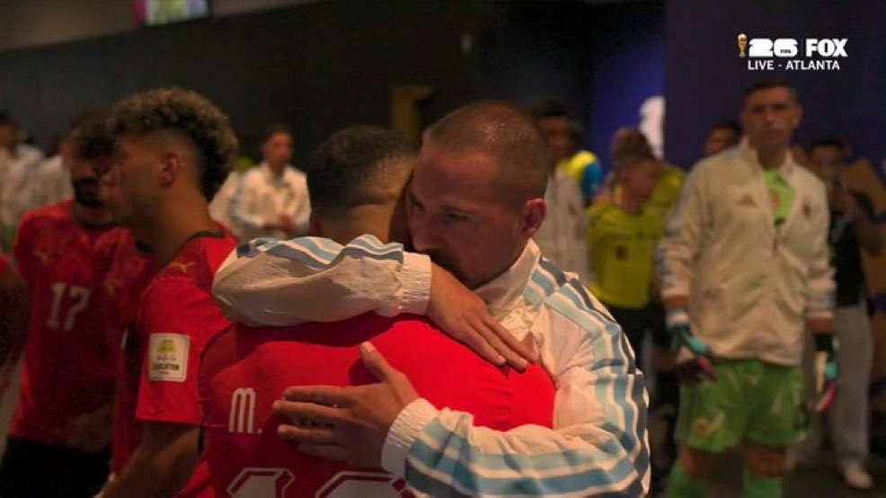 estoesanfield_'s tweet photo. 🫂 El abrazo de dos amigos
❤️ Macca y Mo Salah https://t.co/oVE5OeCZ50