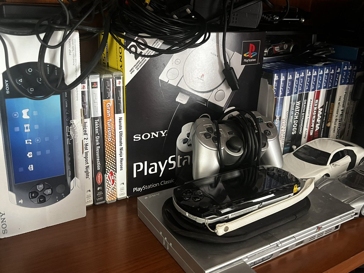 sharkymol's tweet photo. @PlayStation Did you forget that with great power (legacy also works) comes great responsibility ? https://t.co/AfO5Jwdz55