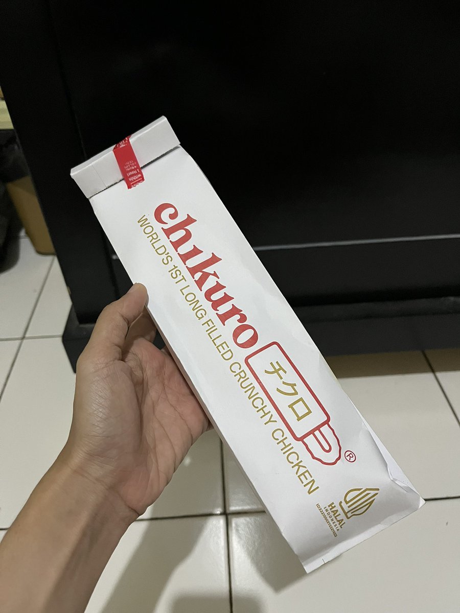 mutxoxo's tweet photo. demi apapun terpantau udh jam 11 mlm, tpi ini chikuro blm disentuh samsek ama tmn gua, dan dia malah tidorrrr, perjuangannya setengah mati malah ditinggal😑 https://t.co/YJrO2Q5yWF