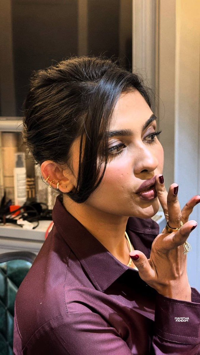 lee88892's tweet photo. I was so eager to pretty myself up with Frnds lipstick… but this mustache keeps ruining it every time💄😭 https://t.co/LmAJjg9D06