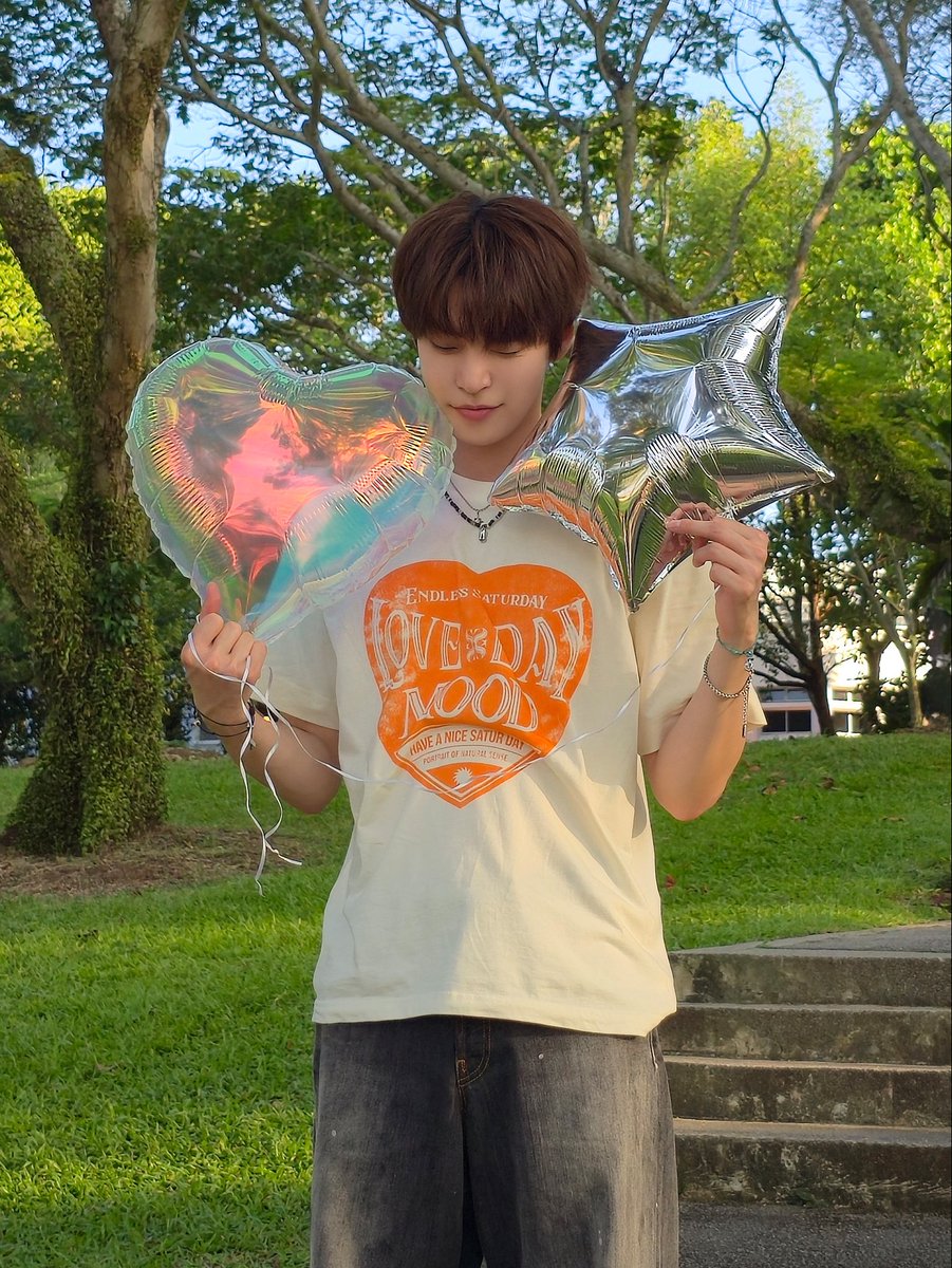 bluew1nt's tweet photo. 바보야 💕💕💕 https://t.co/LNCh8mqGG4