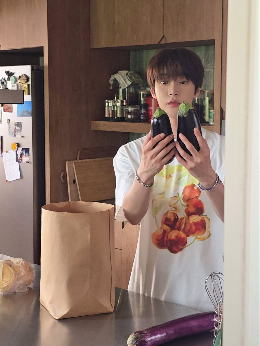 bluew1nt's tweet photo. 바보야 💕💕💕 https://t.co/LNCh8mqGG4
