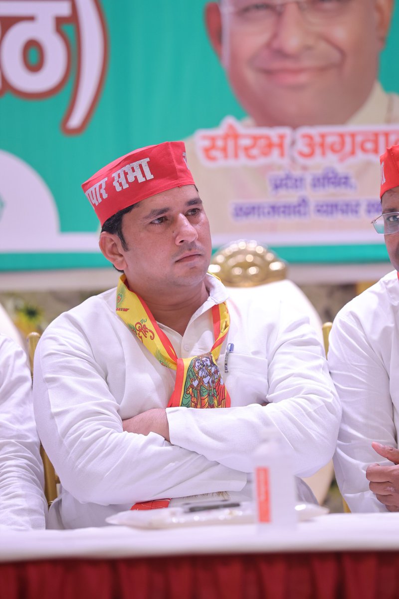 vipin07022011's tweet photo. आवाज मत उठाओ,
बस चुप हो जाओ।
क्यों, क्योंकि तुम 
छात्र नहीं हो,
किसान नहीं हो,
मजदूर नहीं हो,
झूठे भगवान के भक्त नहीं हो,
बस तुम गलत के विरोधी हो।
आवाज मत उठाओ क्योंकि तुम भारतीय नहीं हो। https://t.co/dxydHBK8y3