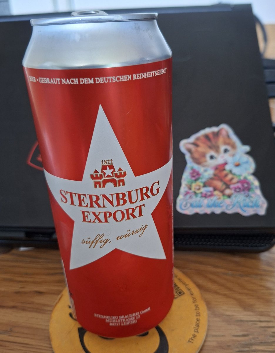 guztav_g's tweet photo. Zum Feierabend ein Bier aus dem Eigenimport ... zum Wohl zusammen #fettbubble https://t.co/zpCkDWpsXU