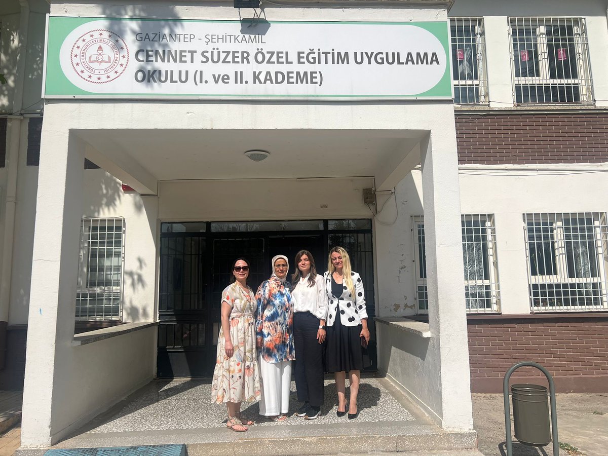 aornek1's tweet photo. Uzak denizlere açılanlar pusuladan vazgeçmez.Kadın Komisyonumuz kadın üyelerimizi okullarında ziyaret ediyorlar.Kadın komisyonumuza gösterdikleri fedakarlık ve gayretlerinden dolayı teşekkür ediyoruz.@NurullahTekatas @MehmetDemirEBS @SuzanPala758 @fatmakaraoglan_ @SehitkamilEBS @ https://t.co/opR3wP2nWX