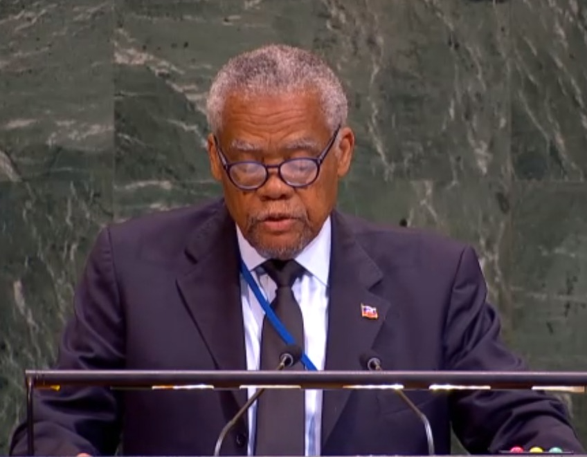 EmbaCubaAustria's tweet photo. #Haití en representación de @CARICOMorg lamenta que se mantenga la situación del bloqueo contra #Cuba y reafirma el principio del Caribe como Zona de Paz y libre de conflictos.

#CubaNoEsUnaAmenaza https://t.co/c9D5v0r6R8