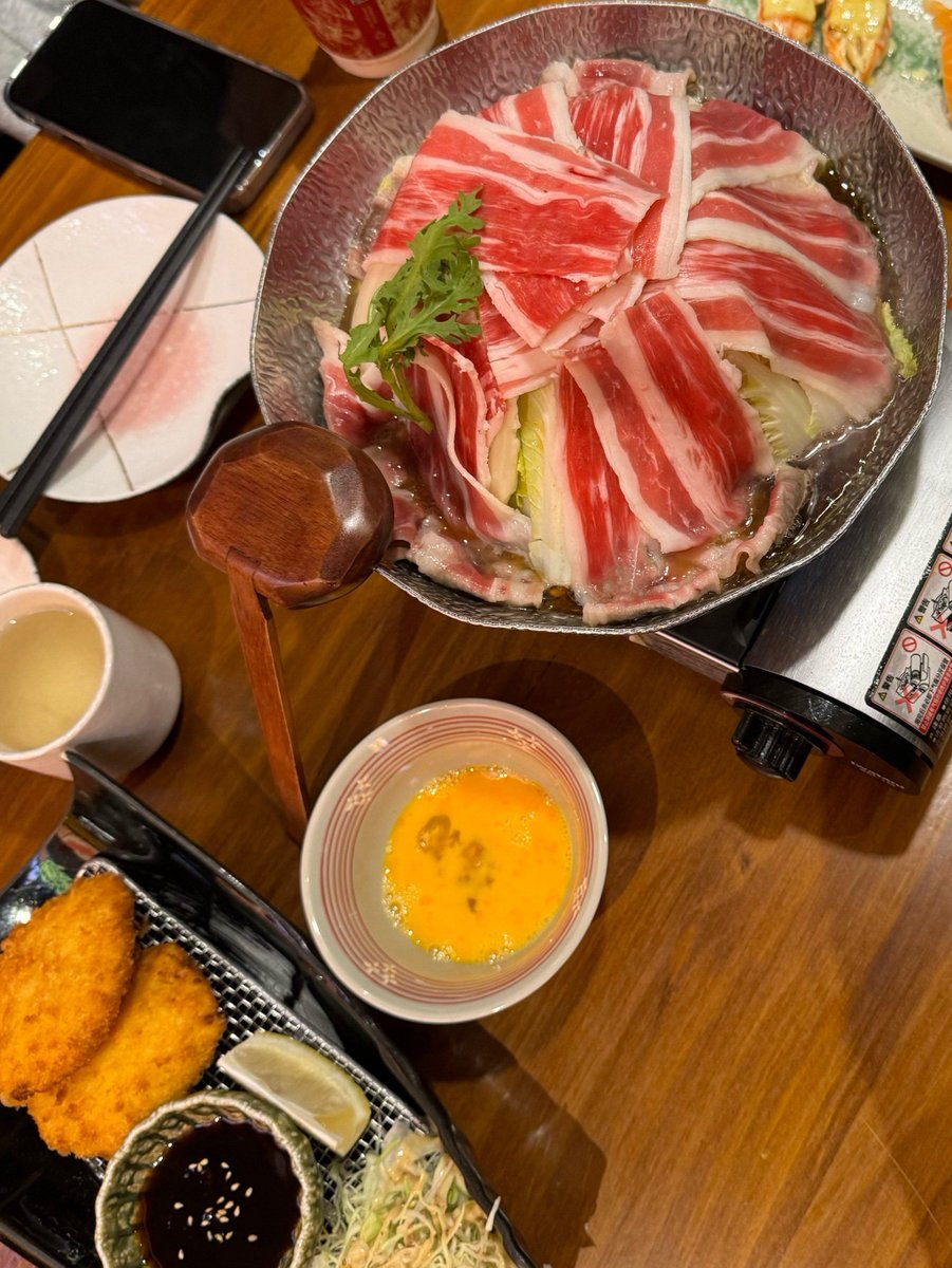 AnthonyCongnte's tweet photo. It’s 1 AM at the tiny street-side eatery — only warm bowls of ramen, soft laughter, and the quiet comfort of things that taste like home. https://t.co/rbbC3vFQra