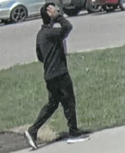 GRCAlberta's tweet photo. #PVA? GRC de #Chestermere cherche à ID un suspect. Le 3 juin au Steve King Memorial Dog Park et le 19 juin à l’Anniversary Park, le même homme s’est livré à un acte indécent. Appelez le 310-RCMP si vous disposez d’informations. https://t.co/0sEUuAtHQS