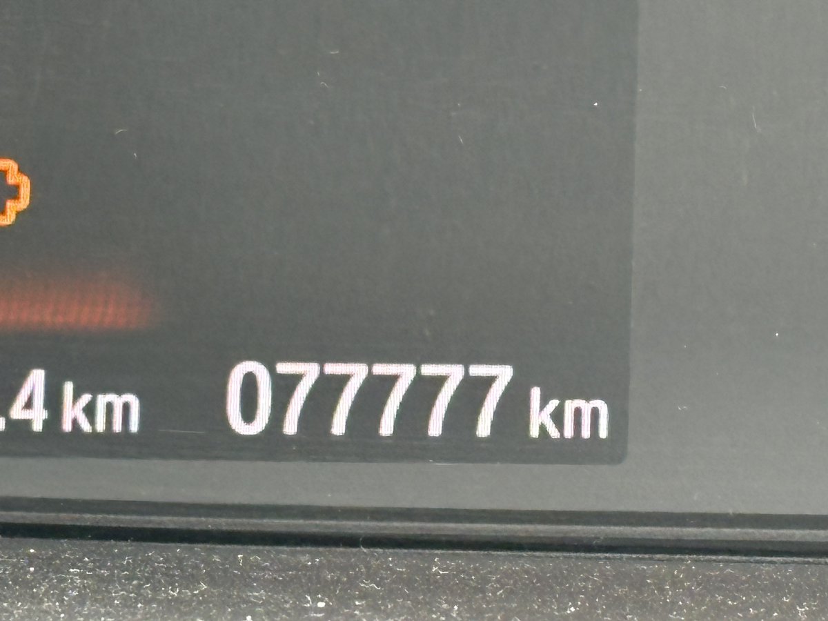 P_ruru's tweet photo. しまった～
せっかく7月7日の今日、走行距離が77777kmいったのに、ポストし遅れた～( ﾉ ̫<｡ )
コロナがなければもっと出掛けて走行距離も10万近く行ったのでは…と思ってしまう
今からまたたくさん出かけよう🚗💨 https://t.co/OD4zEUL93k