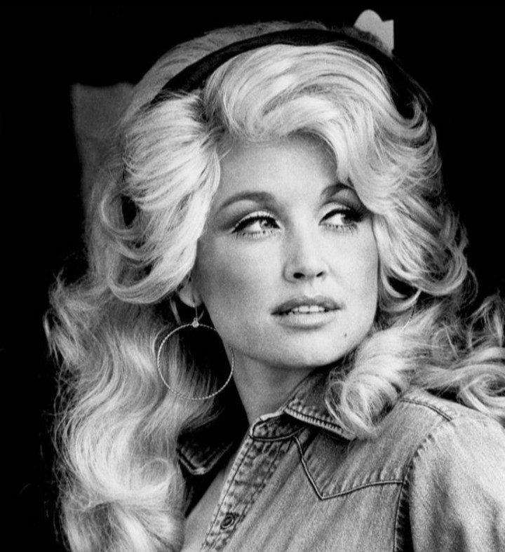 neilfanderson's tweet photo. Helpful entrepreneur advice from Dolly Parton, American singer-songwriter, musician, actress, philanthropist, and entrepreneur; "The way I see it, if you want the rainbow, you gotta put up with the rain." Avoiding startup failure:
https://t.co/hvJNdeZWLc https://t.co/GfV2zkiAVJ