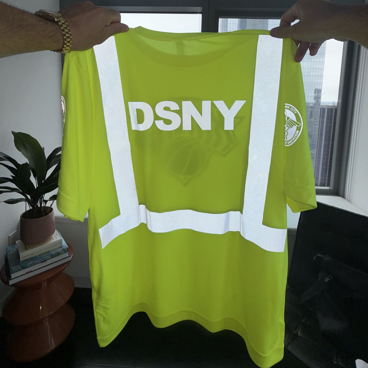 robpetrozzo's tweet photo. The Department of Sanitation official 3M parade shirt may be the single rarest piece of Knicks championship merch in existence.

Opening night outfit officially secured https://t.co/VaMNYfeKmA