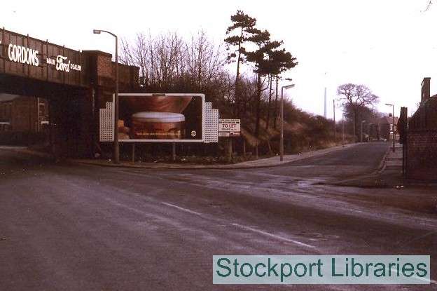 SMBC_Libraries's tweet photo. For #WhereinStockportWednesday last week from #StockportHeritage Library, we were in 1973. Did you spot we were on Carrs Road in Cheadle? Another tomorrow, 5pm and for more memory jogging photos taken around the borough https://t.co/PbsRDXR8Ck https://t.co/h6vBQe4mu5