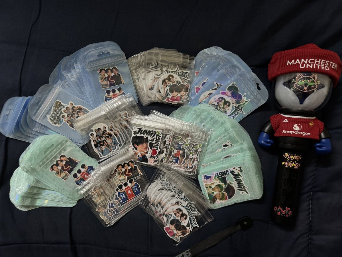 pjackNakup's tweet photo. เตรียมเสิร์ฟแล้วค้าบบบบ 🦊✨

JUNGTAA     45 ea.
JUNGT           40 ea.
KHUNFAM   47ea.
BUS                29 ea.

TOTAL = 161 Set

#BUS_LIGHTASONE 💙

✨Sticker ✨
📍: สถานที่ : lmpacr Arena
🗓️: วันที่ : 24,26 กรกฎาคม 2026
⏰: TBA

#JUNGT #AAashirakorn #KHUNPOL #HEARTchuthiwat https://t.co/8gVnigLWwU