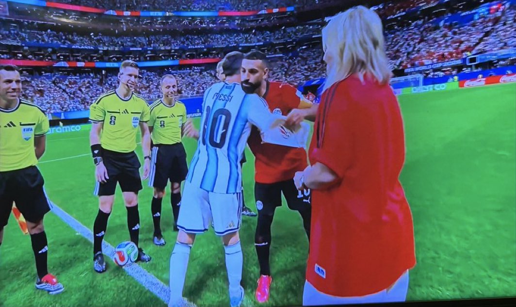 AnfieldEdition's tweet photo. Messi meets Salah, probably for the last time ever.

Come on, Mo 💪 🇪🇬 https://t.co/f4GwB1cZpu
