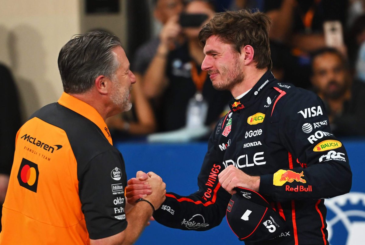 LeSprintEdition's tweet photo. Voici les raisons qui pousseraient Max Verstappen à rejoindre McLaren. 🚨

-La solidité du département technique.
-Les retrouvailles avec Rob Marshall.
-L’arrivée de Gianpiero Lambiase.
-Les nombreux programmes de McLaren, notamment en endurance, qui lui permettraient de courir en Hypercar.

#F1 #BritishGP