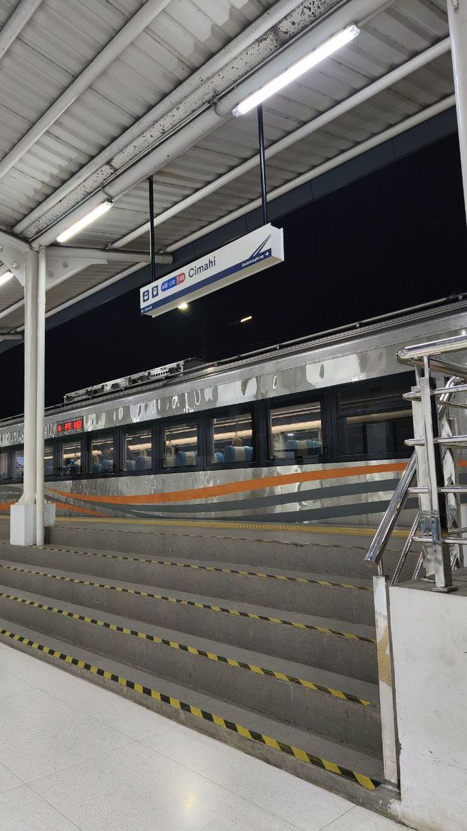 Koridor7R's tweet photo. Spill foto random kalian ketika lagi berada di Stasiun manapun 🫵🫵🫵 https://t.co/Tz6JgrdeWg