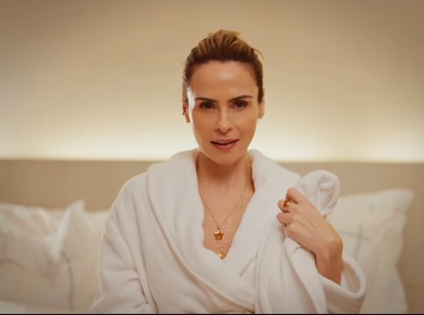 mirrorbalgirl's tweet photo. O face card babilônico 

ANA PAULA COM BIODERMA https://t.co/r77OfARoMP