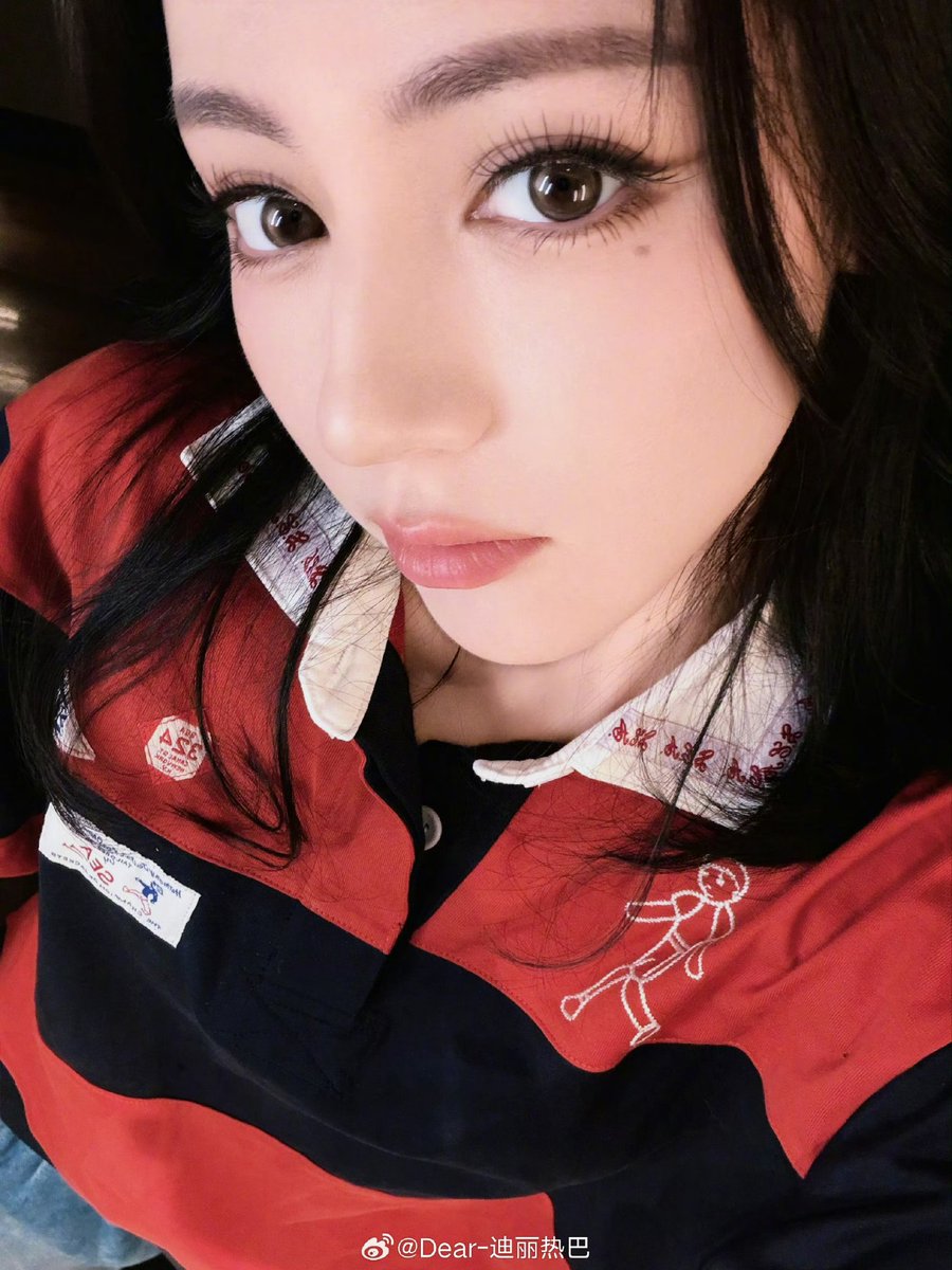 buhalqe's tweet photo. 可爱到爆炸💥
#Dilraba https://t.co/wHNAe2kEUI