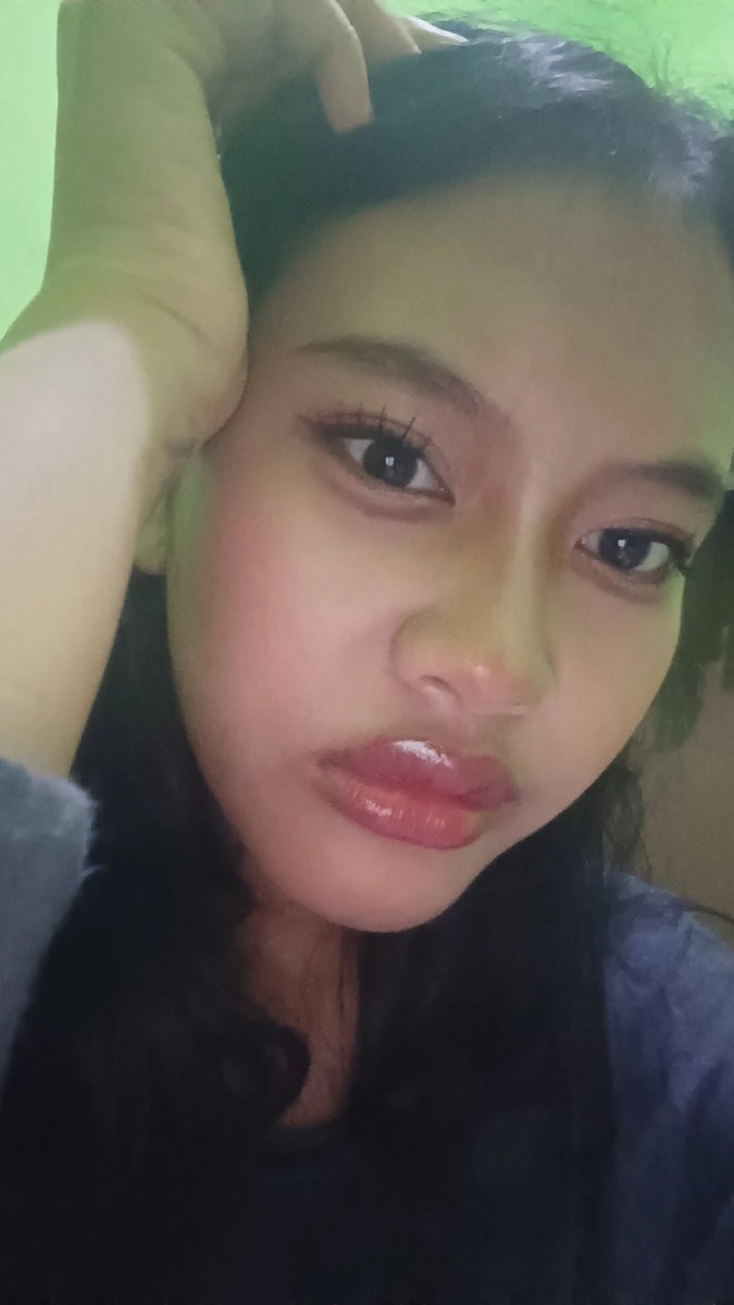 ukisukky's tweet photo. Godaan makeup malam malam https://t.co/e4d5ZWEM3L