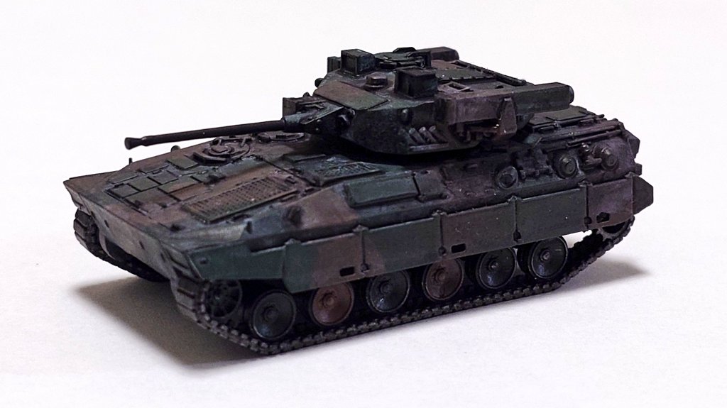 Heavy_cavalry1's tweet photo. Fire Starter 1/144 89式装甲戦闘車　完成しました。
迷彩塗装直前でずっと止まっていたのを、思い立ったので筆塗りで仕上げました。
砲塔はベアリングで接続してあるので手動で回せます。
#144スケモ https://t.co/A2kHpXC4vU