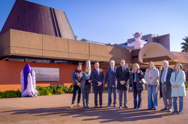 usach's tweet photo. 🤝🇮🇹 ¡Fortaleciendo lazos #globales! Una destacada delegación de universidades italianas visitó la #USACH para potenciar la #cooperación hashtag#internacional.
En el marco de nuestra estrategia de #internacionalización, recibimos a rectores, rectoras y representantes de destacadas instituciones de educación superior de #Italia. El encuentro, encabezado por Rectoría y el Departamento de Relaciones Internacionales e Interuniversitarias (DRII), tuvo como objetivo abrir nuevas oportunidades de colaboración, movilidad académica e investigación conjunta.
🔗Sigue la noticia en: https://t.co/FFYeJKFdSv
