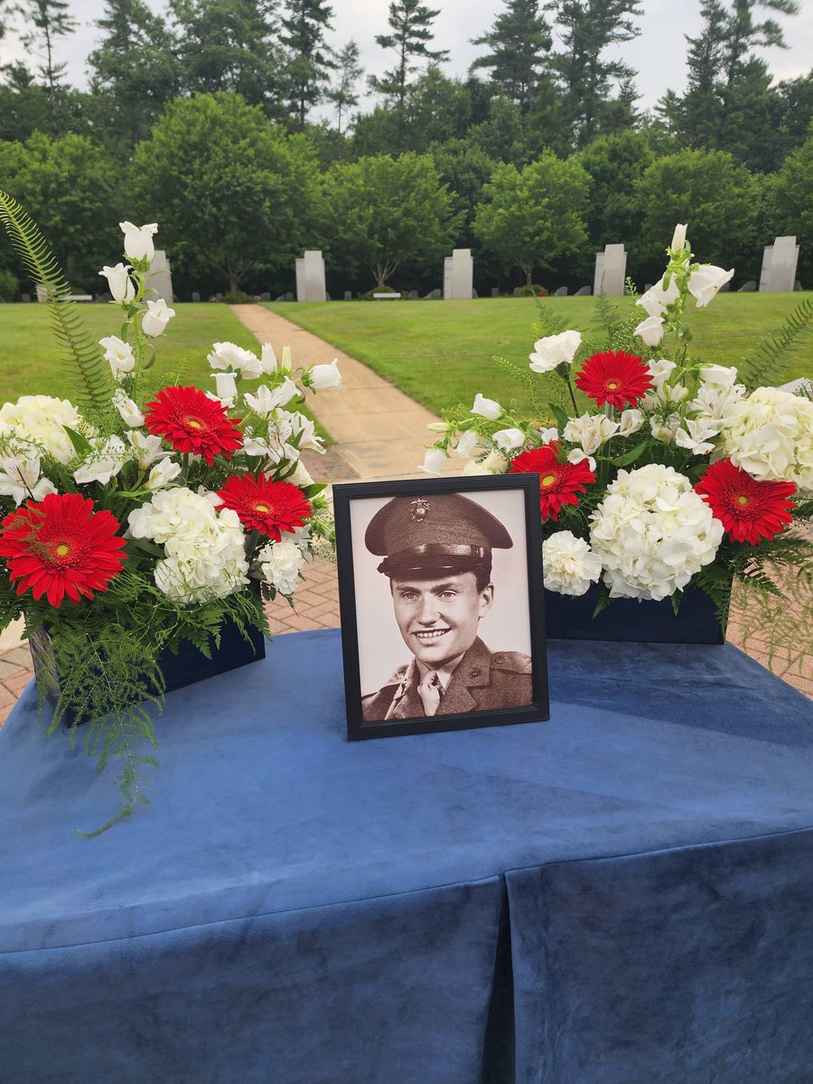 nhvca's tweet photo. The stage is set in Boscawen. Family, dignitaries, military, community members, and veterans are gathering to honor PFC Edgar Norcross.   

#SemperFi #WWII #NHVeterans #603Vets #NHSVC  #EdgarNorcross #NewHampshire #USMC #MarineCorps #GraniteState #MissingInAction https://t.co/oXuNP1CrdE