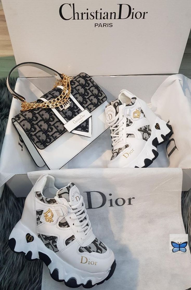 TheOutsidePlug's tweet photo. If you are to choose between the two, which of them will you prefer to rock with? 👠 👜 https://t.co/s7OdJbODtJ