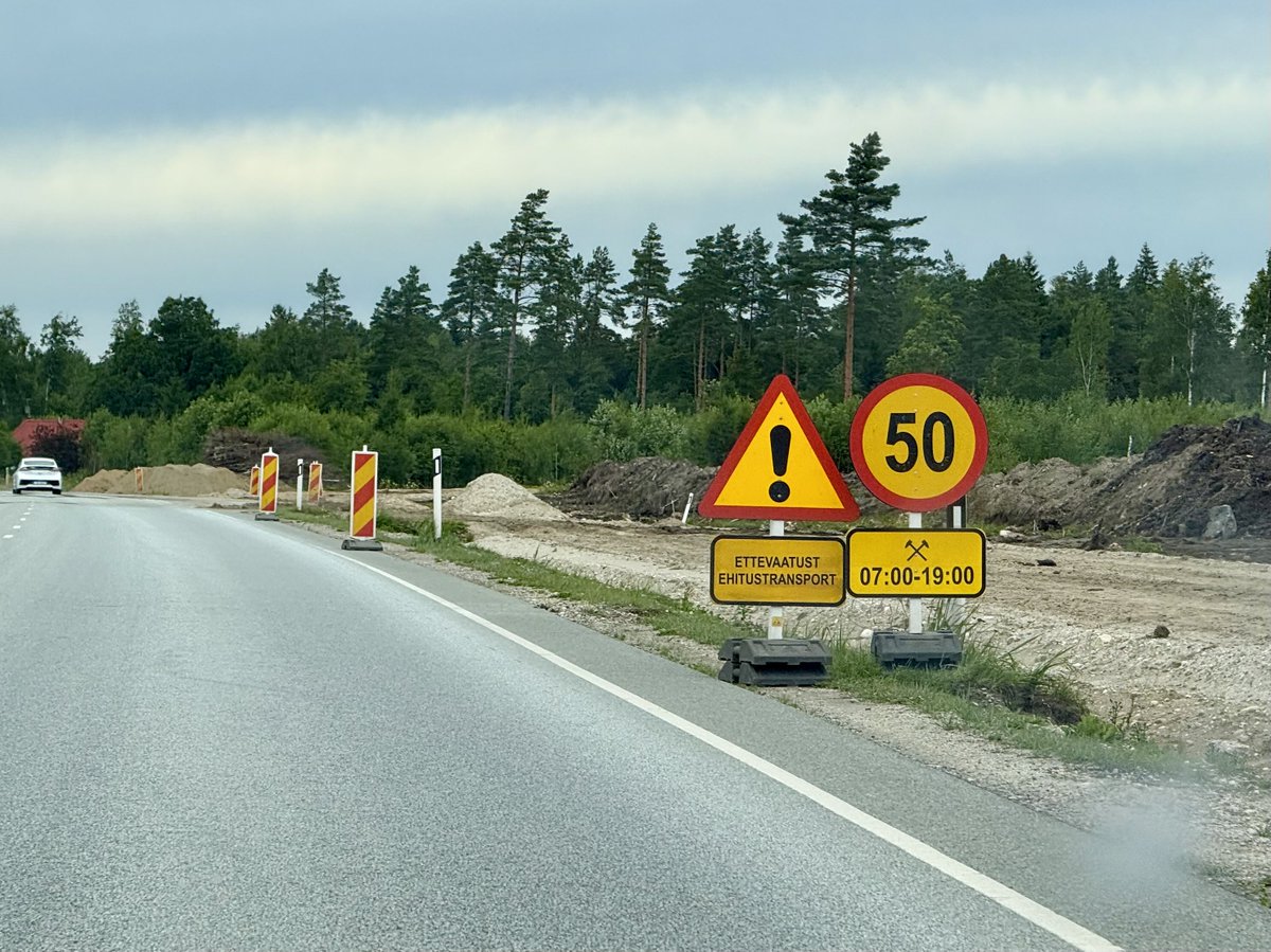 tomiihalainen's tweet photo. Virokin on tällainen sivistysmaa, jossa työmaarajoitukset osataan ja voidaan ajoittaa työaikoihin (ma–pe 7–19).
Miksei Suomessa? https://t.co/724Gw9ggoM