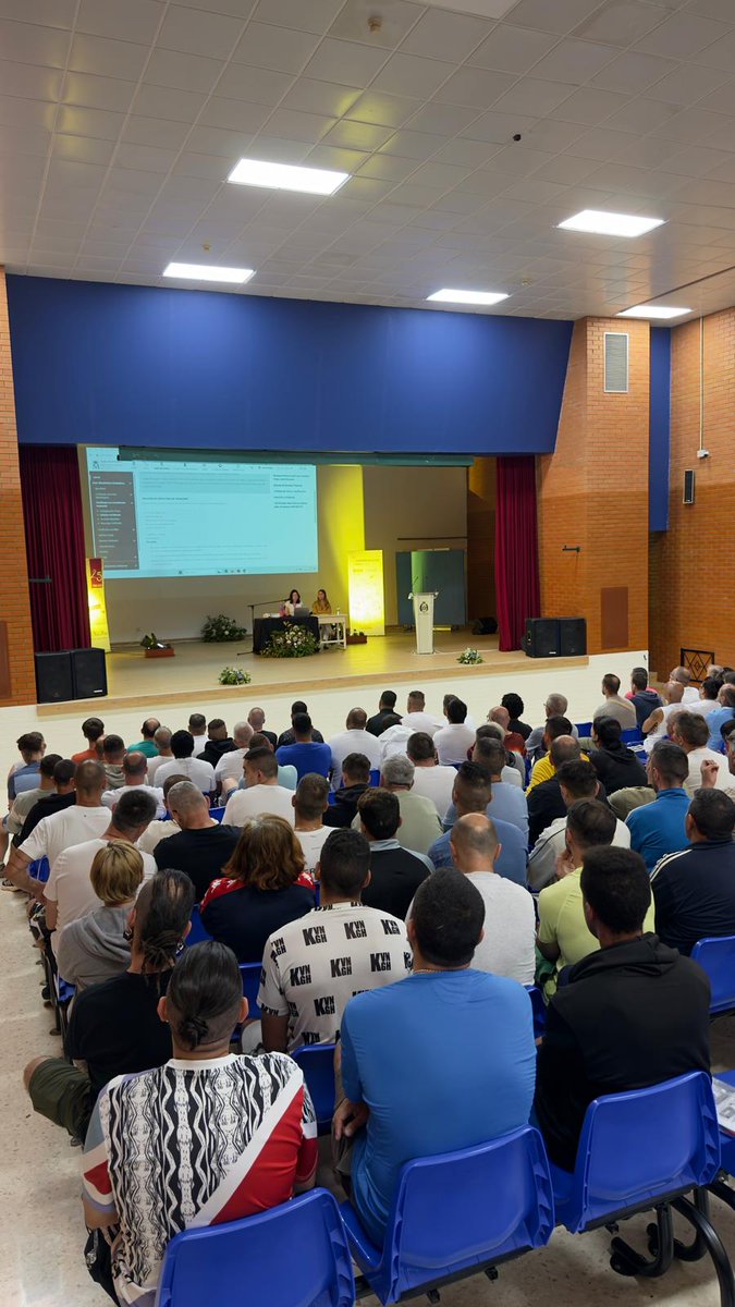 IIPPGob's tweet photo. La Administración cerca de ti de @territorialgob ha llegado al CP de Teixeiro.

🆔️ L@s intern@s han aprendido los trámites necesarios para obtener el DNI electrónico y los certificados digitales.

De esta manera se facilita el acceso a la e-administración. 🛜 https://t.co/rbJRNgSltG