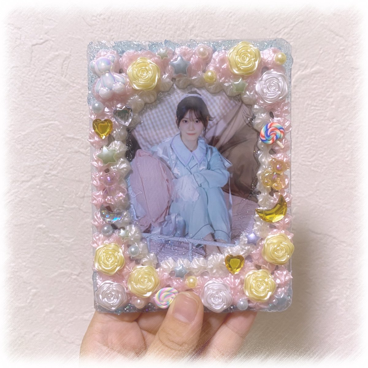 INA_MINA1991's tweet photo. MVのパジャマ姿が可愛過ぎて、夢可愛いデコがしたくて作りました！
あと優ちゃんの分も作りたい🫶
#櫻坂46好きな女オタさんと繋がりたい
#いいねかRTで気になった人フォローする
#小島凪紗 #山下瞳月 #村井優
#硬質カードデコ初心者 https://t.co/pnFTYb9f0B