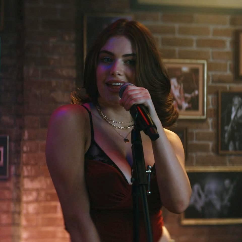 ellabrightbra's tweet photo. A Blood Records deu início a rumores sobre o lançamento de um single, alimentando especulações de que a aguardada versão de “Cherry Pie”, na voz de Ella Bright, finalmente chegará às plataformas. 

— “Hoje, às 6PM (14h BRT), sai um VERY SWEET SINGLE.” https://t.co/ACR4h4X5s8