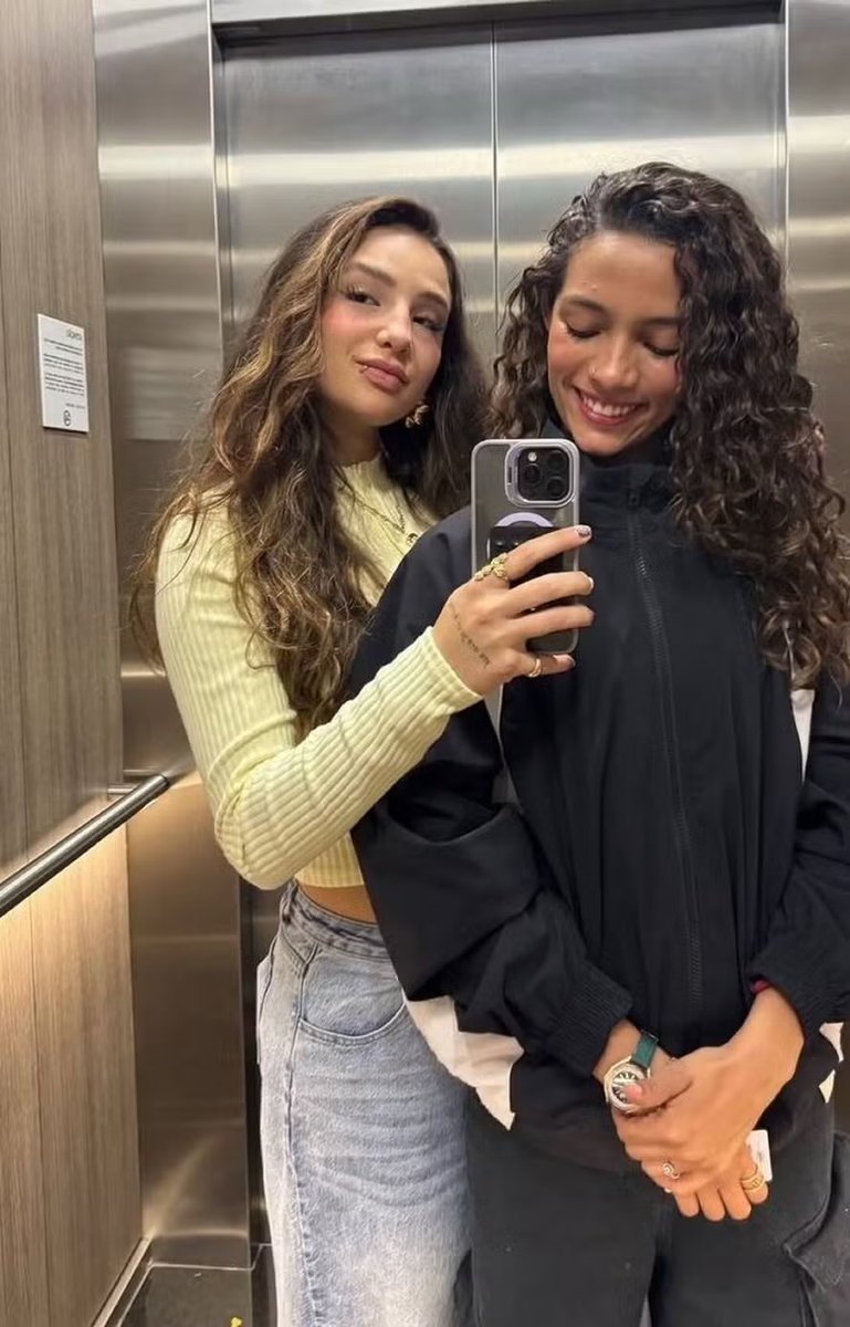 wegmannsgrace's tweet photo. lindo mesmo é ver mulheres se amando em voz alta https://t.co/VwYVM3g0tt