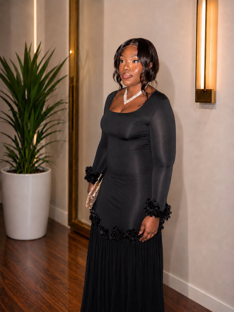 dos_duetta's tweet photo. POV: You take a few pictures before heading to your performance. 🎤✨

👗: @cocosluxury_ 
💄: @winkorkissby_duetta 
📸: @inferno_Rr https://t.co/5utnyGqKPV