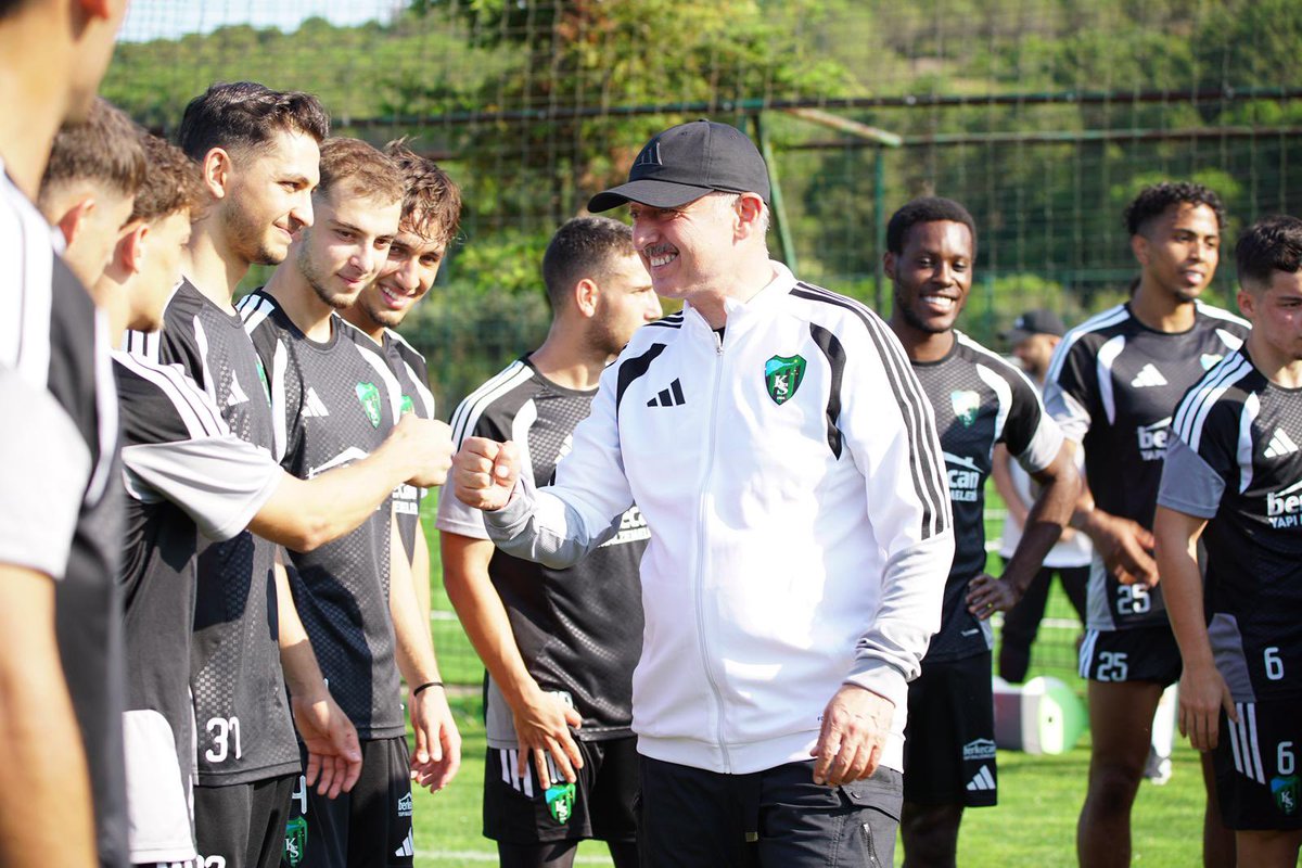 tahirbuyukakin's tweet photo. Riva Kamp Merkezi’nde yeni sezon hazırlıklarını sürdüren Kocaelispor’umuzu ziyaret ettim. Takımımızın enerjisini ve motivasyonunu çok iyi gördüm. Teknik heyetimize ve futbolcularımıza sakatlıksız ve verimli bir kamp dönemi diliyorum. Yeni sezonda da şehrimizi en iyi şekilde temsil edeceklerine yürekten inanıyorum.