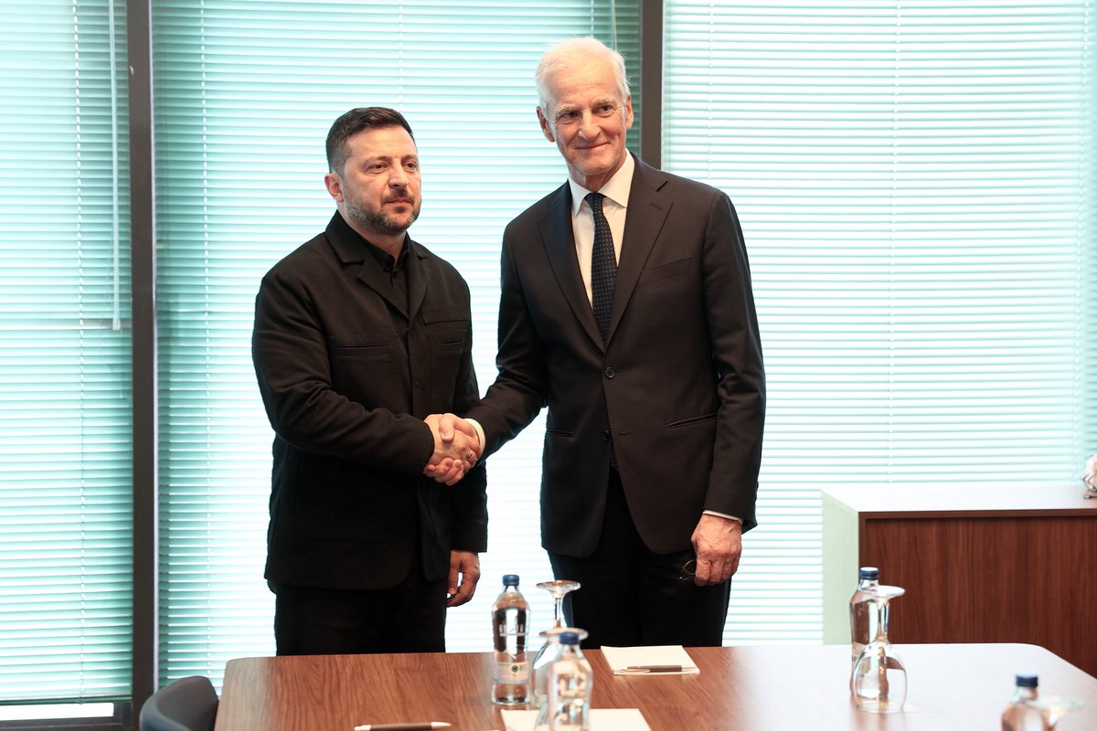 Forsvarsdep's tweet photo. 🇳🇴🇺🇦Norway is now providing an additional NOK 3 billion to strengthen Ukraine's air defence systems.🇳🇴🇺🇦

'Ukraine's battle to defend itself is our battle as well. Ukraine is facing Russian attacks every day. Russia is continuing to carry out air strikes against civilians, Ukrainian cities and critical energy infrastructure. Ukraine is managing to stop most drones and cruise missiles, but it needs to strengthen its defence against ballistic missiles. This is one of Ukraine’s most urgent priorities. Norway is therefore now providing NOK 3 billion for air defence,’ said Prime Minister Jonas Gahr Støre. 

@Nato #NATOsummit @Utenriksdept @Statsmin_kontor #StandWithUkraine️ #Ukraine @ZelenskyyUa 

https://t.co/yEqAtctKbD