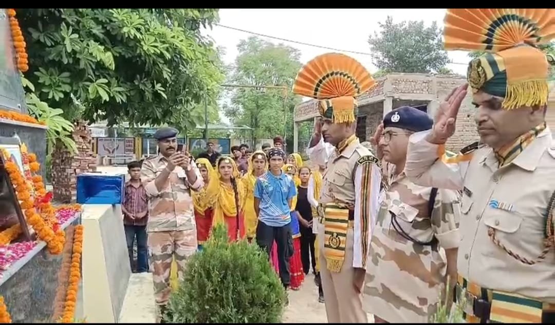 ITBP_official's tweet photo. Saluting our bravehearts!

#ITBP paid heartfelt tributes to the two martyrs of 2 Bn and 52 Bn who made the supreme sacrifice in Afghanistan on this day in 2008. Homage ceremonies were held at their native places, honouring their courage &amp; devotion to the nation.
#Himveers https://t.co/sva9MJChxl