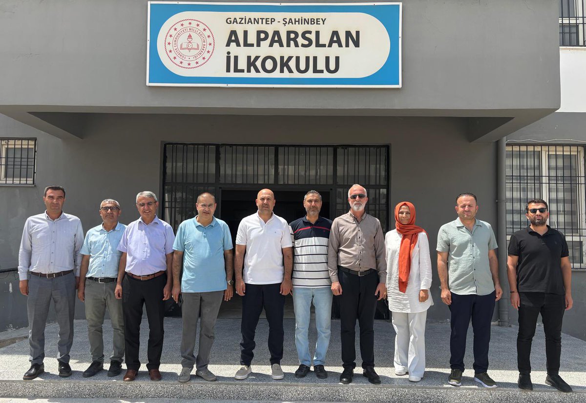 MehmetDemirEBS's tweet photo. Şahinbeyde ’de kıymetli okul yöneticilerimizle bir araya gelerek @aornek1 başkanımızla beraber sendikal vizyonumuzu paylaştık, geleceğe yönelik adımlarımızı tazeledik…

Yolun kolayına değil de, yükü ağır olsa da samimiyetine talip olan, yüreği güzel tüm dostlara canıgönülden selam olsun…@NurullahTekatas @cihantaburoglu @GsHudavendigar