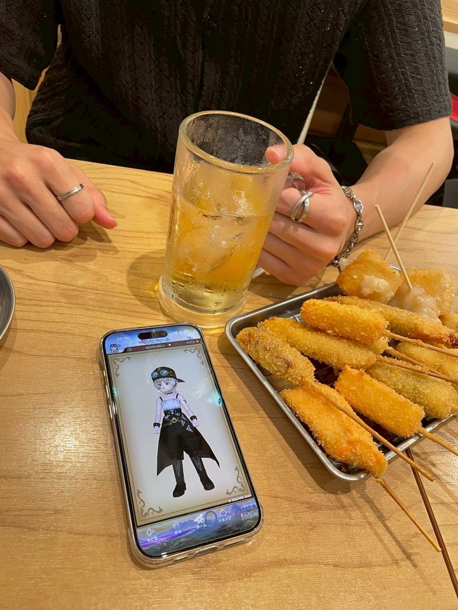 DonaStory_2's tweet photo. 初大阪旅行の子とともに🐙🌏 https://t.co/e93mFkM637