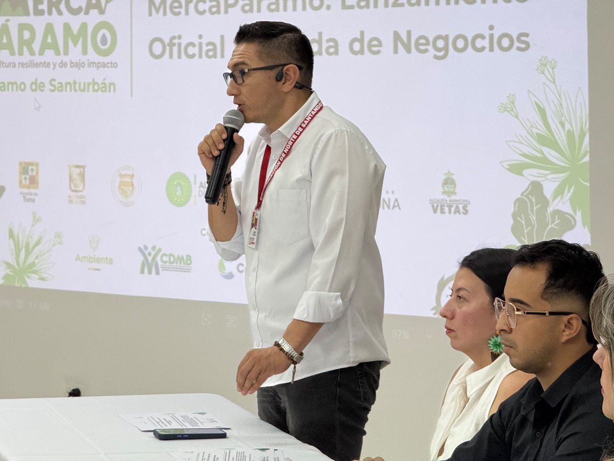 FAO_Colombia's tweet photo. Hoy en el lanzamiento oficial y rueda de negocios de MercaPáramo, junto a productores de #NortedeSantander que le apuestan a la agricultura de bajo impacto @MinAgricultura @CORPONOR @GoberNorte @MinAmbiente. Abriendo mercados y promoviendo la producción sostenible en Santurbán 🌱 https://t.co/hJmqUjQOp6