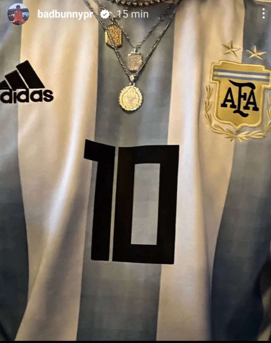 alexbadbunnys's tweet photo. 🚨BAD BUNNY ACTUALMENTE APOYANDO ARGENTINA EN ALGUNA PARTE DEL MUNDO. 😉🇦🇷🩵 https://t.co/S8e5G7HS7K