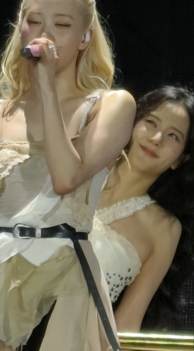 hiroppi_sp's tweet photo. พิชูวแกล้งนุ้งแชง น่ารักมั่ก🥰
#Chaesoo https://t.co/p96vZF9d05