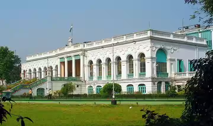 InfraAddaofWB's tweet photo. 📚 Kolkata's Iconic Reading Hub Reopens After 22 Years

The historic Esplanade Lounge of the National Library has been restored and reopened as a modern City Hub, blending heritage with contemporary public amenities.

Highlights:
📖 Newspapers & periodicals
💻 High-speed Wi-Fi & computer docks
🎯 Dedicated study zone for competitive exam aspirants
♿ Accessible facilities for senior citizens & persons with disabilities
☕ Café & snack bar
A welcome boost to Kolkata's public learning and knowledge infrastructure.
#Kolkata #NationalLibrary #Education #PublicInfrastructure #WestBengal #StudySpace