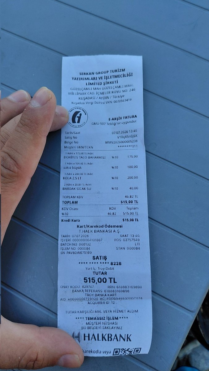 ZEKIJK's tweet photo. @bekir_kaplan 
HFA uygulaması üzerinden bildirim yapmak istedim ama sürekli hata veriyor.
Kuşadası Milli Parkı içinde bir büfenin resmen soygun yaptığının kanıtı.
2.5l Kola 1 küçük cips 1 sakız ve 2tane karton bardağa alınan para.Soygun değilse nedir ?   @ticaret @omerbolatTR https://t.co/lW3OxZdh5r