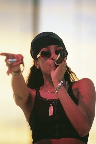 Aaliyah_Fanatic's tweet photo. Aaliyah at KUBE 93.3 FM Summer Jam in Seattle, 1997 https://t.co/XmnZNAJS4X