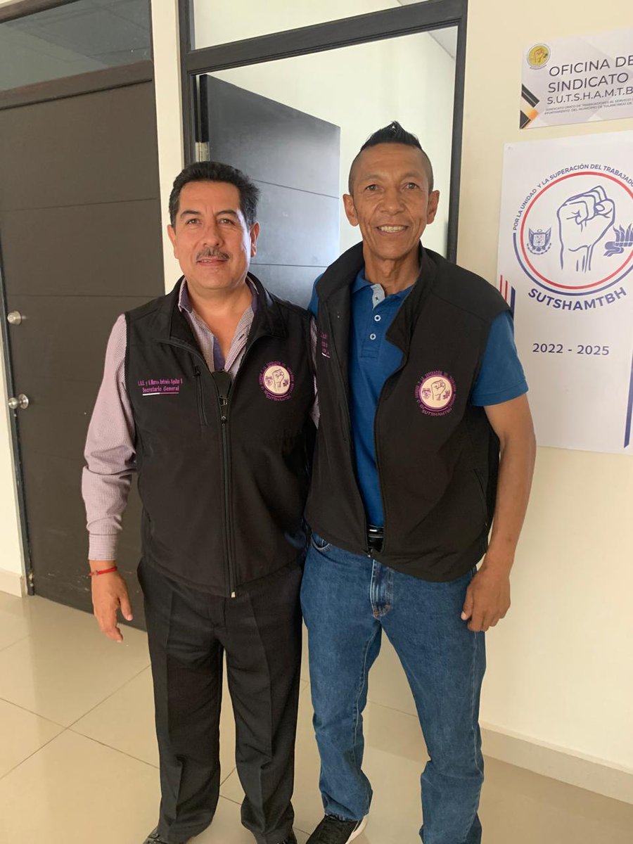 SindicatoPRESI's tweet photo. Este Sindicato, felicita a nuestro compañero: HUGO DUARTE RODRÍGUEZ,  adscrito a la Dirección de Parques y Jardines. Por haber sido galardonado en el programa "Premio al Mérito del Personal Operativo y de Campo". https://t.co/T9MfMeFvJR