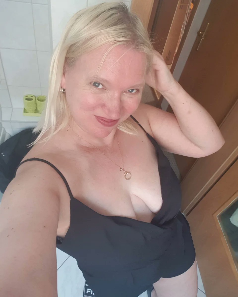 DanielaRohmX's tweet photo. Würdest du mit mir beim ersten Date schlafen? https://t.co/spTW7ECacK https://t.co/D11rORQ9ID