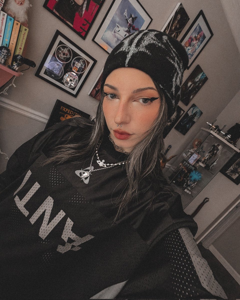 sailorbeeee's tweet photo. Playing more Horizon Forbidden West tonight! 🤘🏻

live at 7pm ET
── .✦ https://t.co/BUhqDTSlGZ https://t.co/VPIzpdTBei