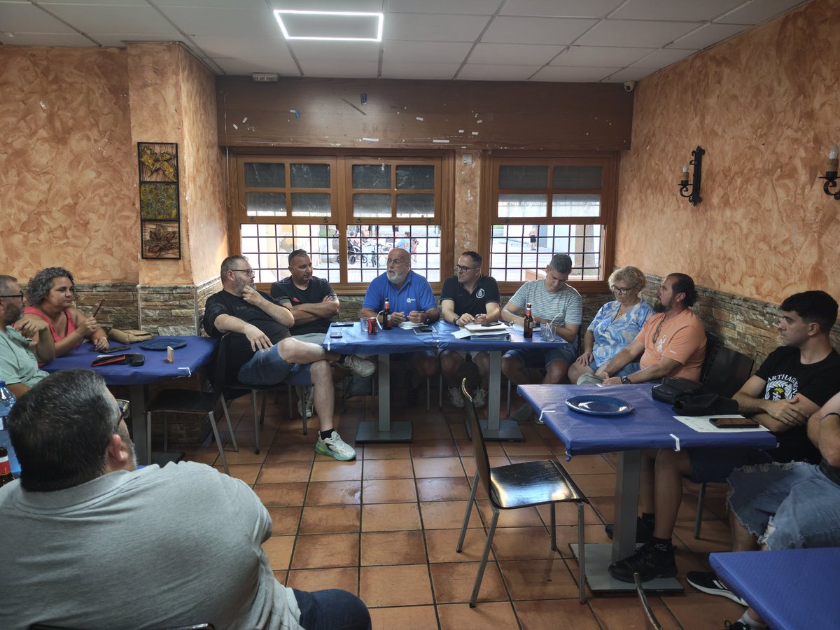 fpfcct's tweet photo. ASAMBLEA | En la noche de hoy ha tenido lugar la Asamblea Ordinaria de la Federación de Peñas que hace balance de la temporada 2025/26.

Agradecer a los peñistas que han asistido en estas fechas complicadas y al Bar Penélope por la cesión de su espacio para llevar a cabo la misma https://t.co/yIzA85cqVM