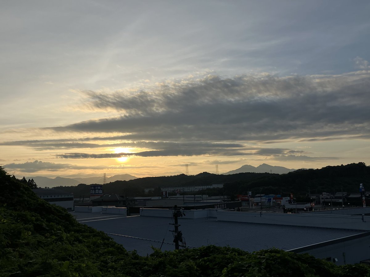 Jansan12's tweet photo. 知ちゃん おはようございます☀
今日もよろしくお願いします🙇
#hl775 #fm775 
今朝の村上は青空が広がってます♪ https://t.co/doDyFGPdDd
